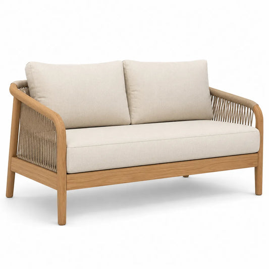 Drewniana sofa z kremowymi poduszkami 120x75x80 cm